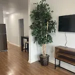 Casa Carmel 2Br Apartment - Near Downtown Detroit & Ferndale