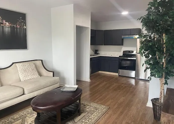 Casa Carmel 2Br Apartment - Near Downtown Detroit & Ferndale
